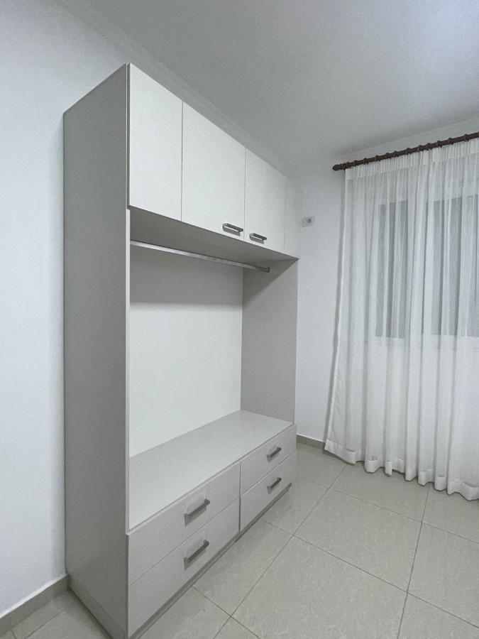 Kraal Apartments Vlorë Esterno foto