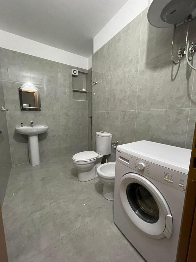 Kraal Apartments Vlorë Esterno foto
