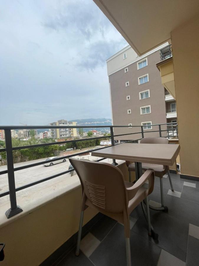 Kraal Apartments Vlorë Esterno foto