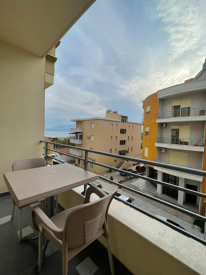 Kraal Apartments Vlorë Esterno foto
