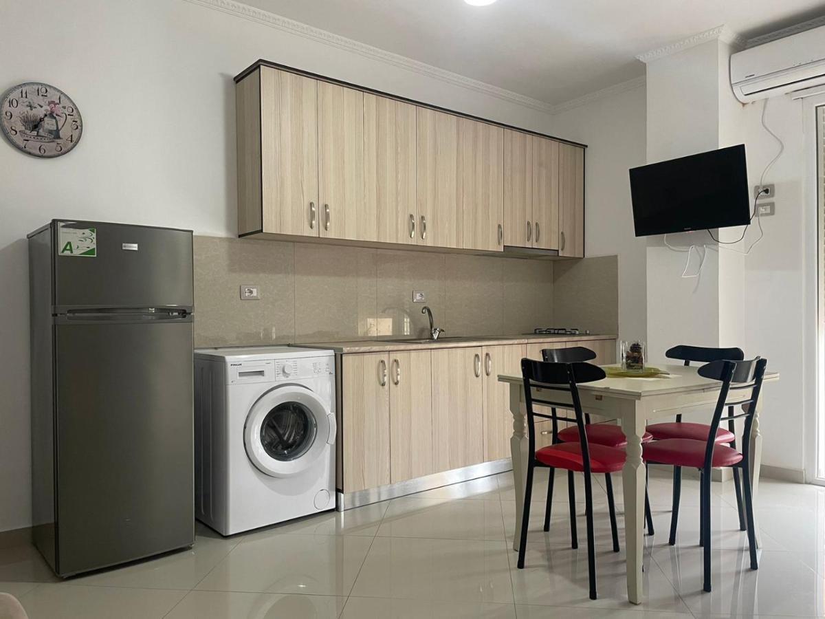 Kraal Apartments Vlorë Esterno foto