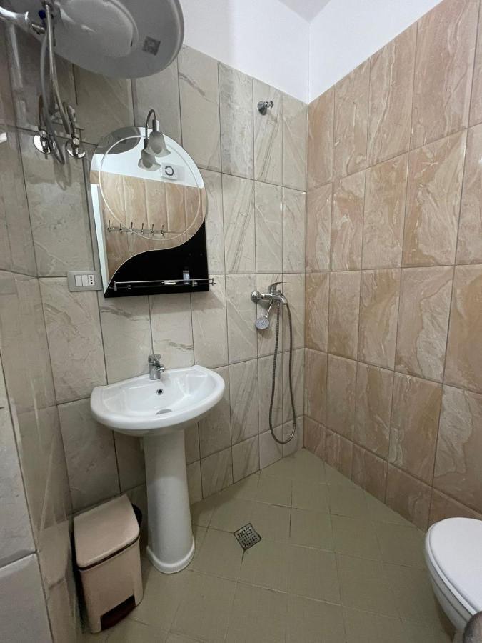 Kraal Apartments Vlorë Esterno foto