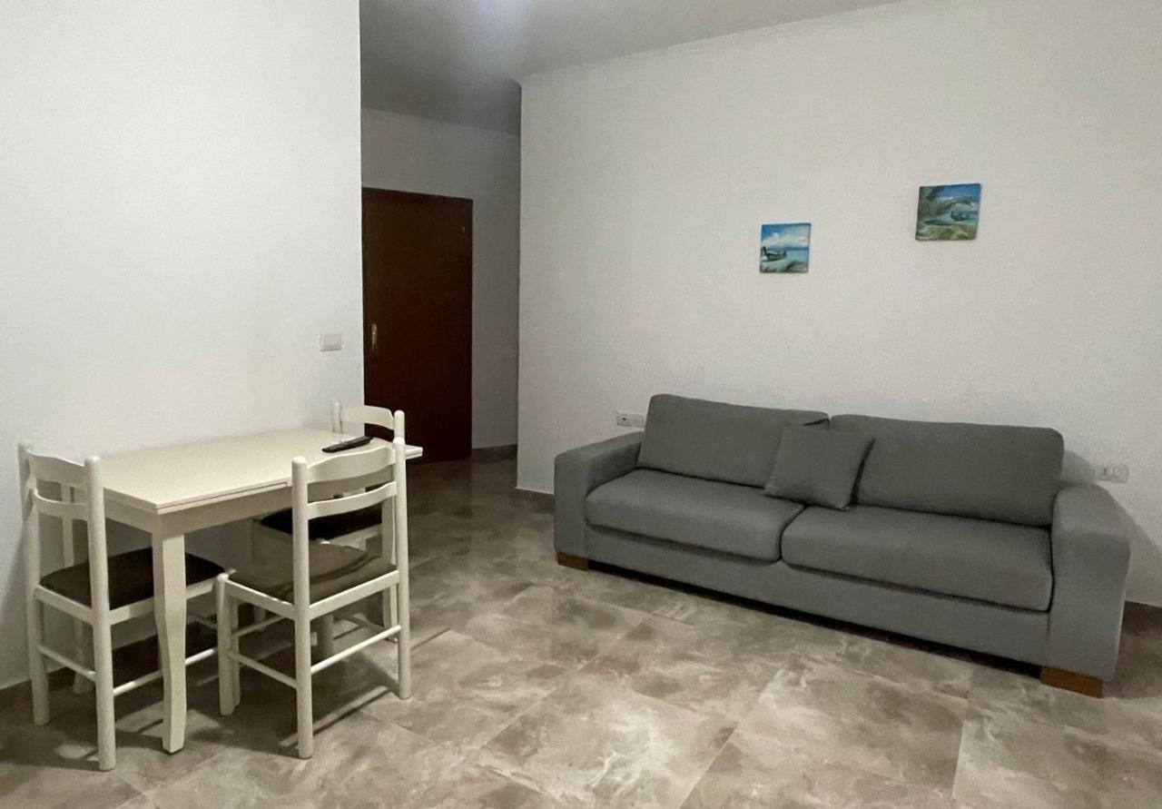 Kraal Apartments Vlorë Esterno foto