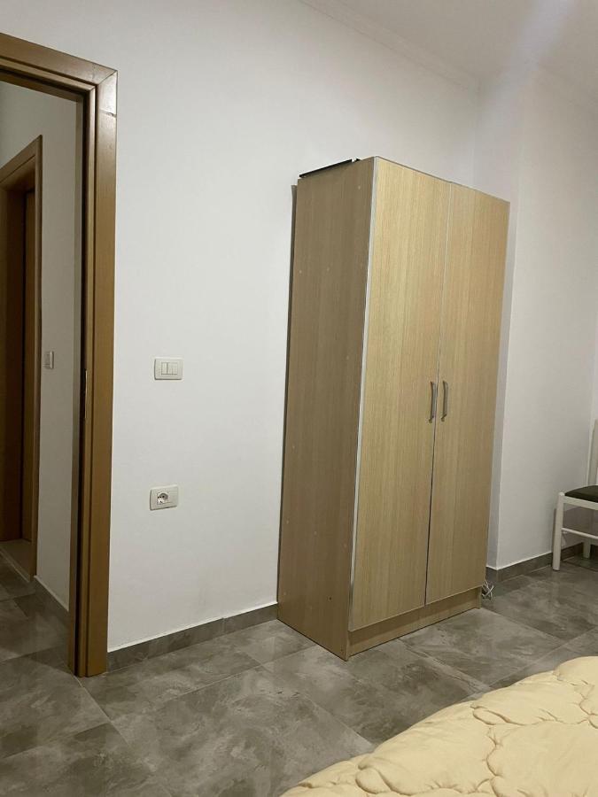 Kraal Apartments Vlorë Esterno foto