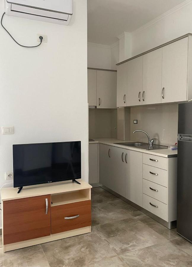 Kraal Apartments Vlorë Esterno foto