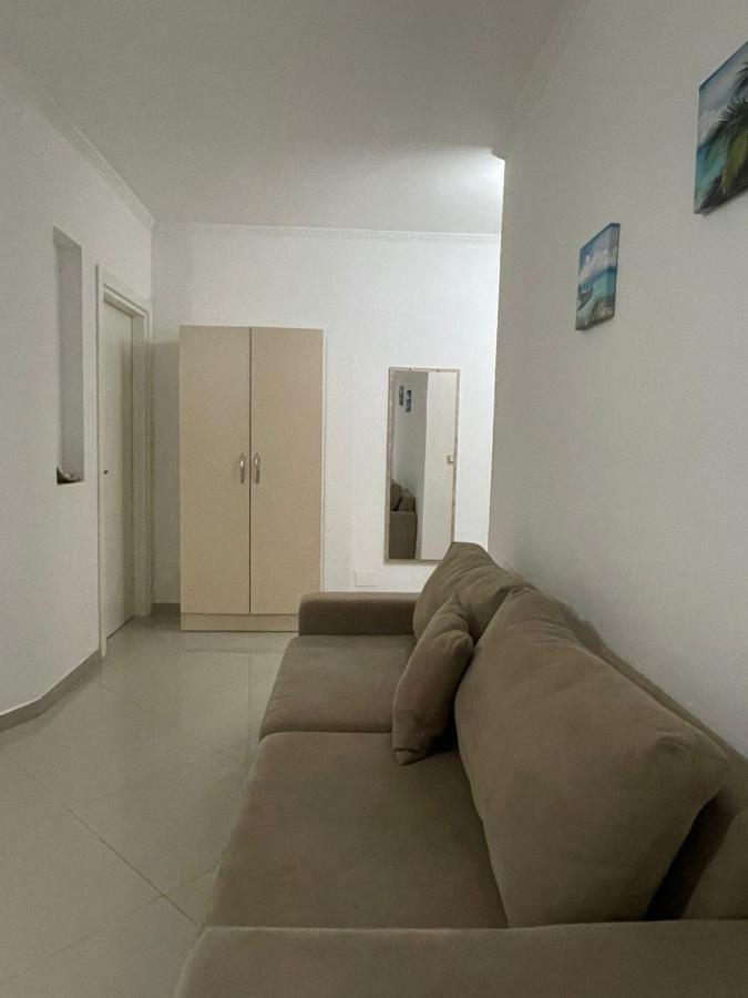 Kraal Apartments Vlorë Esterno foto