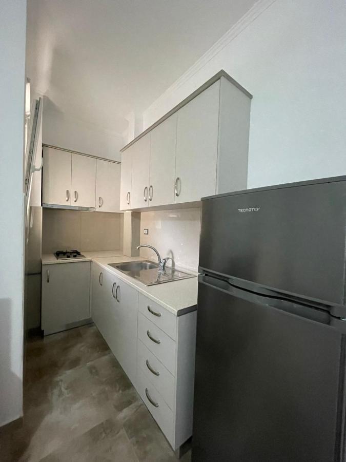 Kraal Apartments Vlorë Esterno foto