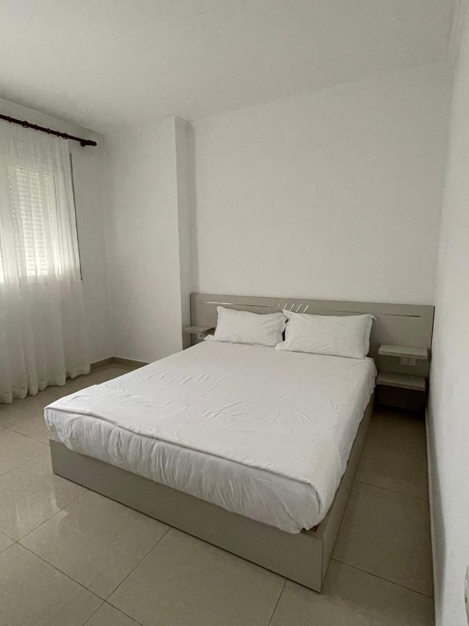 Kraal Apartments Vlorë Esterno foto