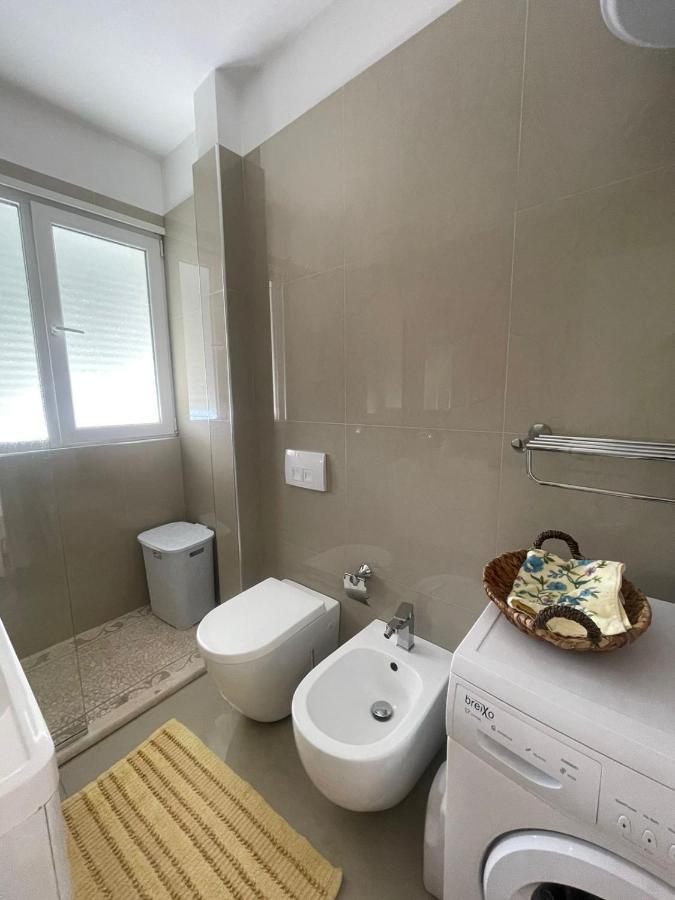 Kraal Apartments Vlorë Esterno foto