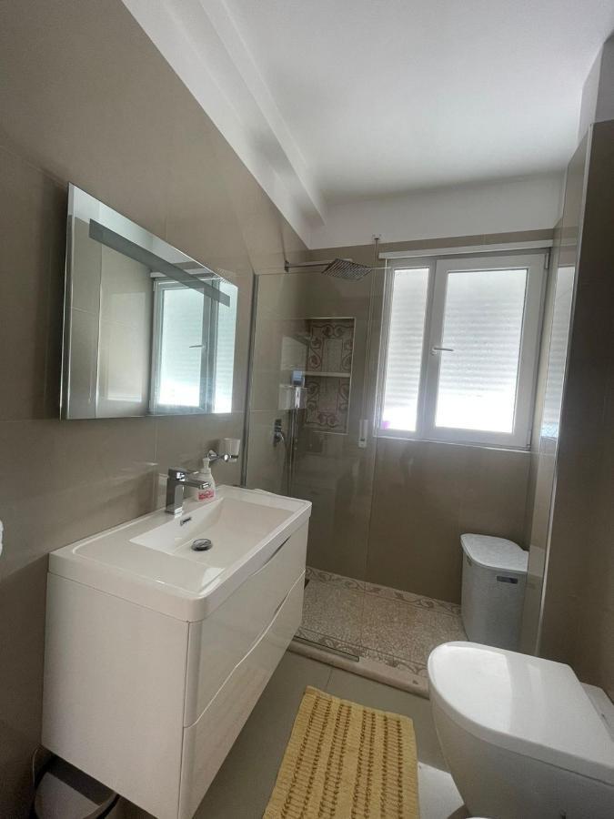 Kraal Apartments Vlorë Esterno foto