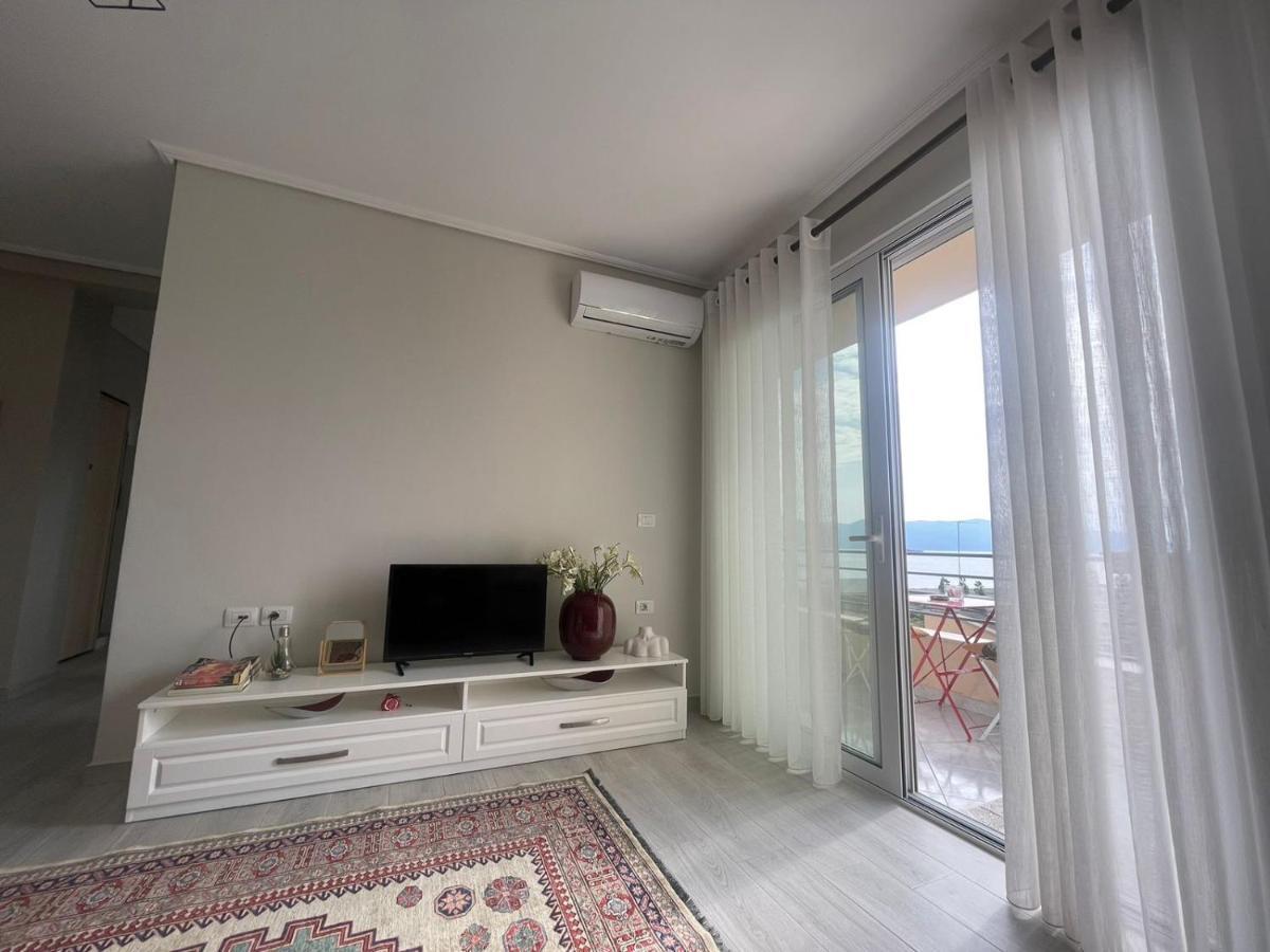 Kraal Apartments Vlorë Esterno foto