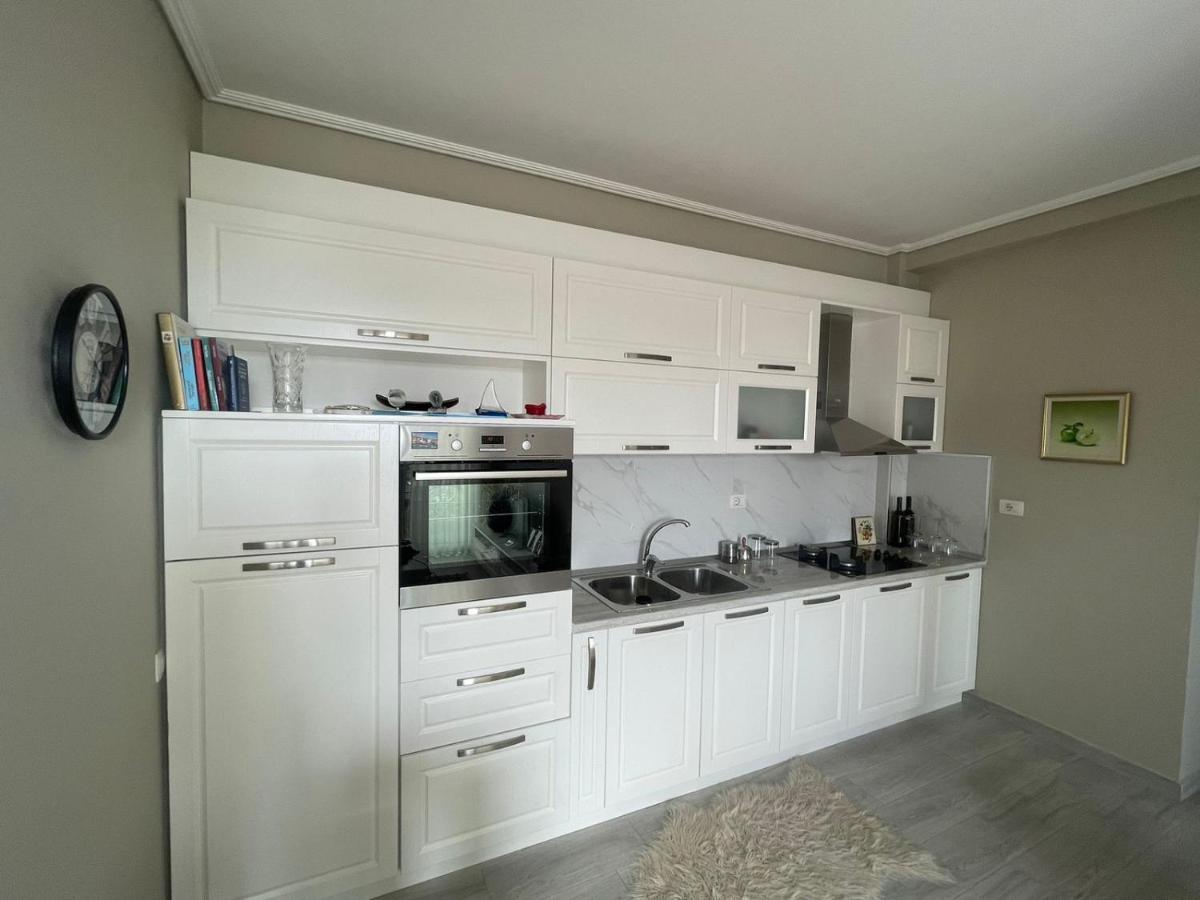 Kraal Apartments Vlorë Esterno foto