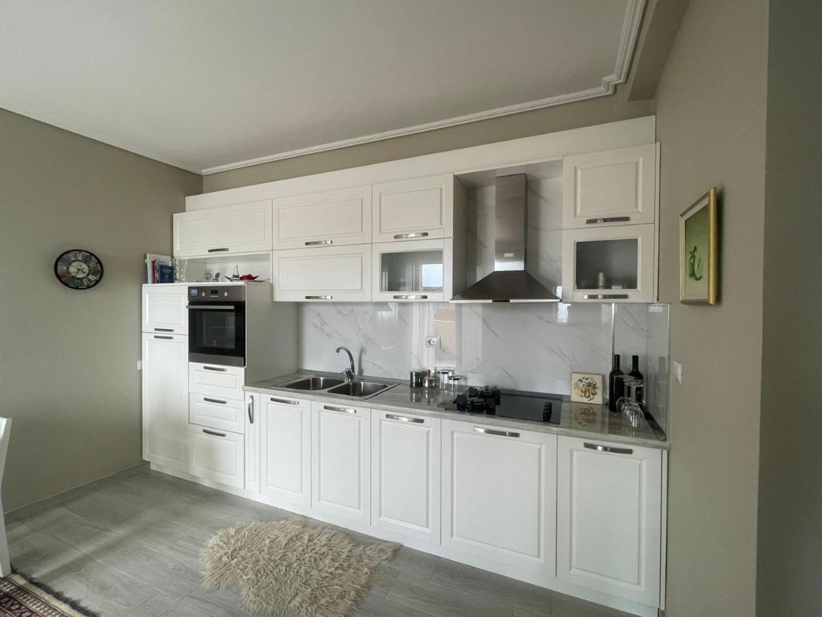 Kraal Apartments Vlorë Esterno foto