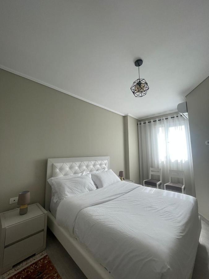 Kraal Apartments Vlorë Esterno foto
