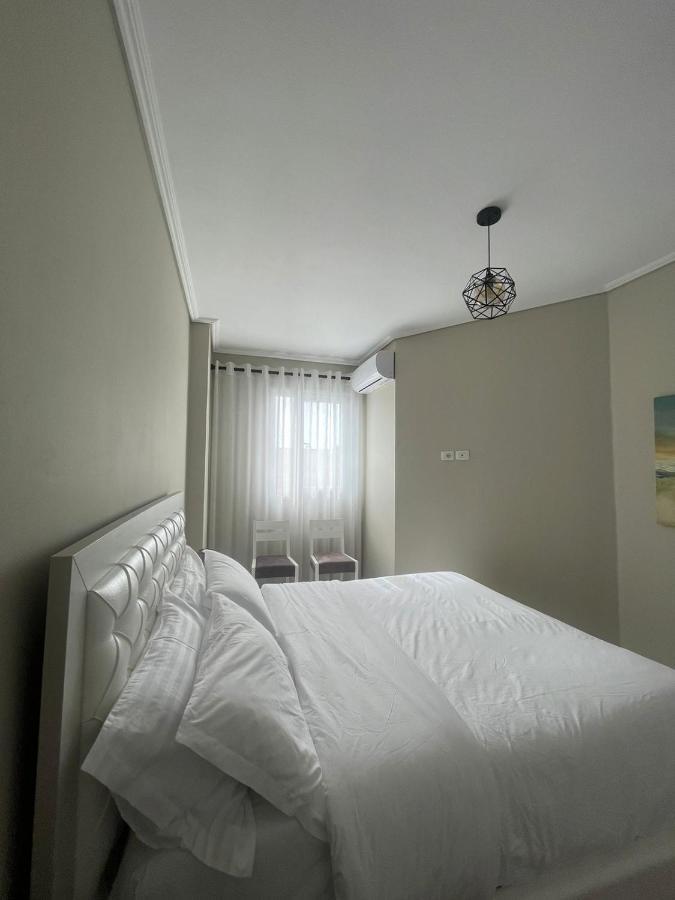 Kraal Apartments Vlorë Esterno foto
