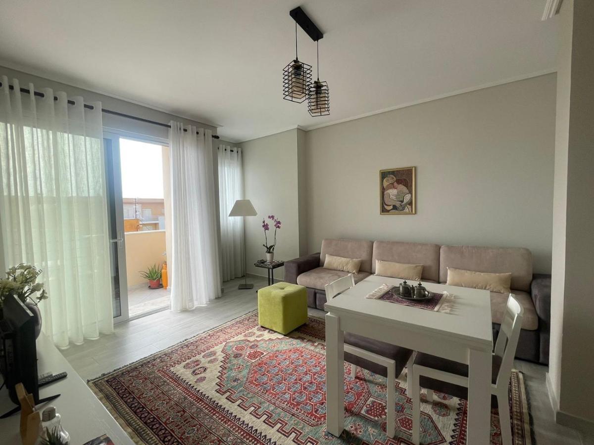 Kraal Apartments Vlorë Esterno foto