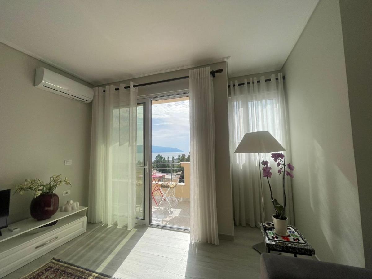 Kraal Apartments Vlorë Esterno foto